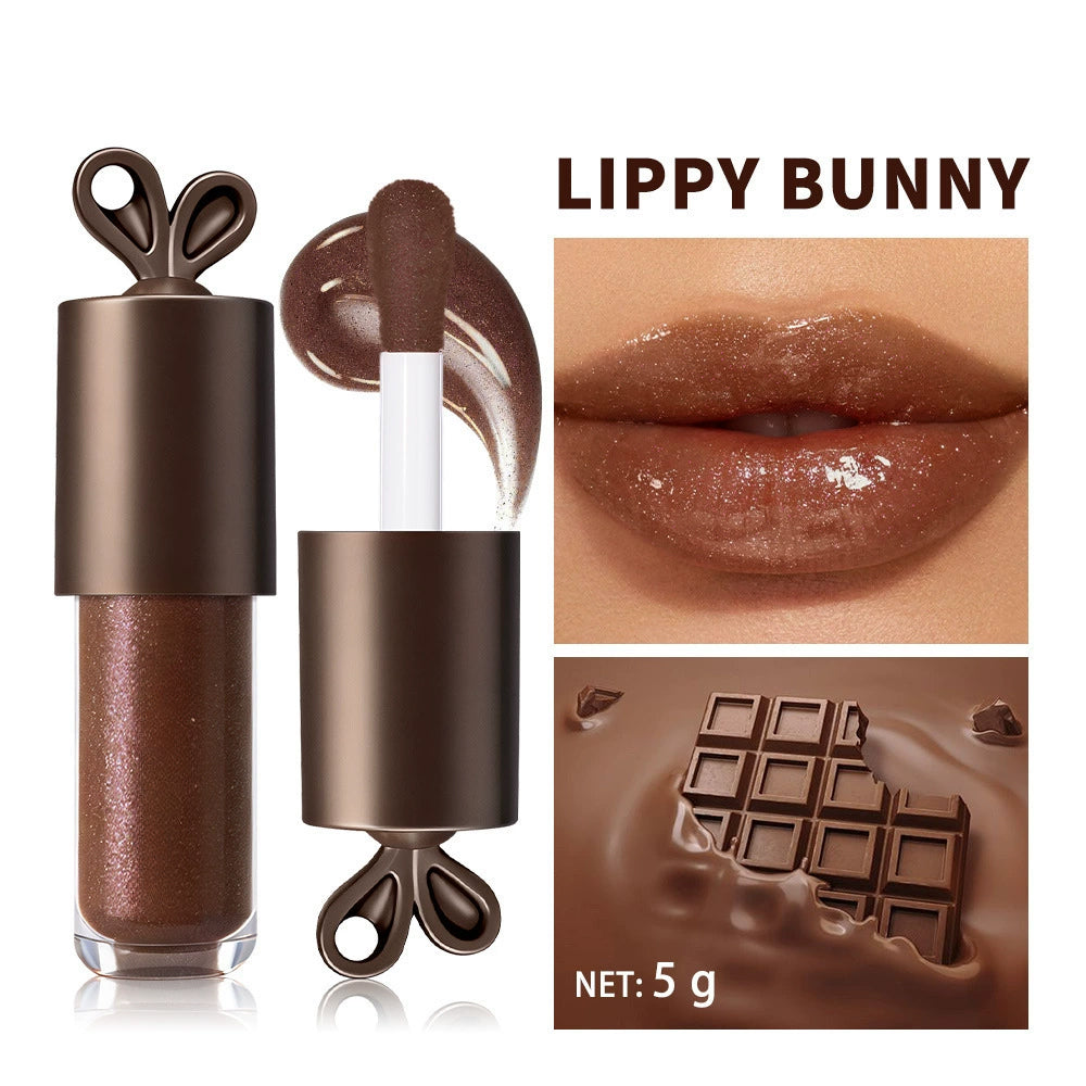 Long-lasting chocolate-colored mirror-finish lip glaze